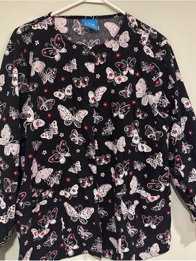 H.Q. Scrub Top with Butterfly & Floral Print - Black with White & Pink